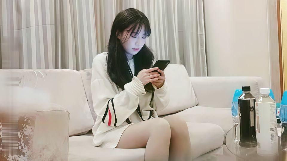 【91沈先森】笑起来甜美肉丝妹，撕裆让妹子手指插入